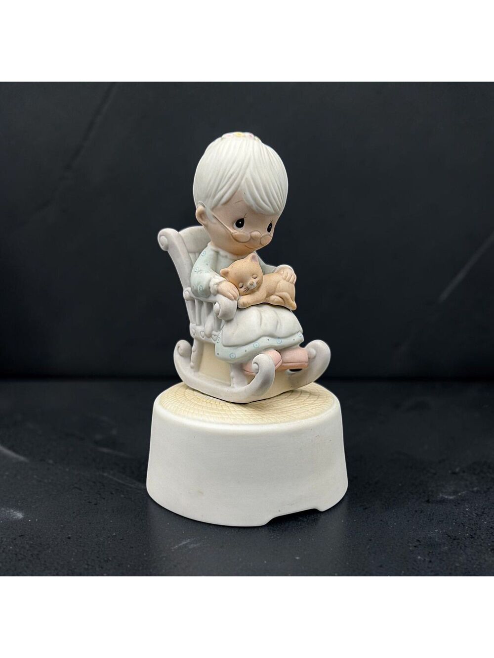 Vtg. Precious Moments / Jonathan & David Purrfect Grandma Music Box 1981 Enesco